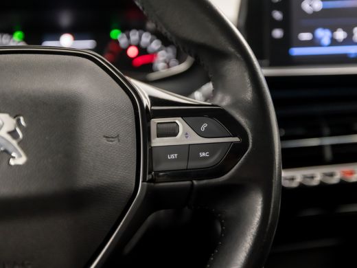 Peugeot 208 1.2 PureTech Sport (APPLE CARPLAY, NAVIGATIE, 360 CAMERA, PARKEERSENSOREN, LM VELGEN, SPORTSTOELE... ActivLease financial lease