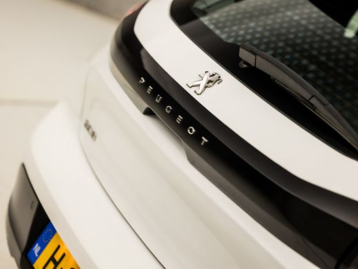 Peugeot 208 1.2 PureTech Sport (APPLE CARPLAY, NAVIGATIE, 360 CAMERA, PARKEERSENSOREN, LM VELGEN, SPORTSTOELE... ActivLease financial lease