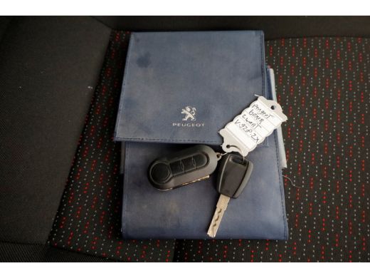Peugeot Boxer 2.0 BlueHDI 130pk E6 L2H2 Premium Pack Airco/Camera/Navi 06-2019 ActivLease financial lease