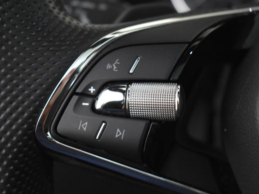 Skoda Kamiq 1.0 TSI Monte Carlo 110pk DSG/AUTO | Cruise control | Sportstoelen | Navigatie via app connect | ... ActivLease financial lease
