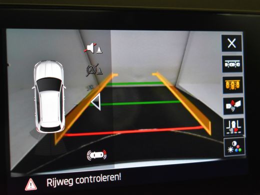 Skoda Kamiq 1.0 TSI Monte Carlo 110pk DSG/AUTO | Cruise control | Sportstoelen | Navigatie via app connect | ... ActivLease financial lease