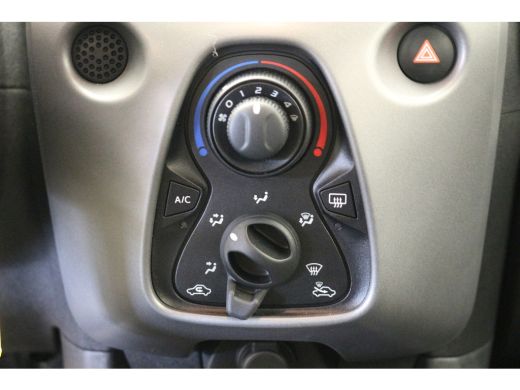Toyota Aygo 1.0 X-Play Limited Camera | Airco | Bluetooth | Elek. Ramen | 5-deurs | Centrale Vergrendeling | ... ActivLease financial lease