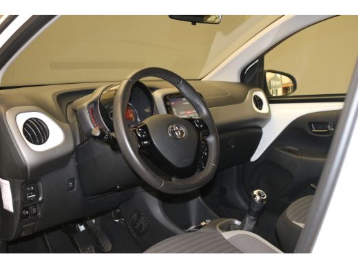 Toyota Aygo 1.0 X-Play Limited Camera | Airco | Bluetooth | Elek. Ramen | 5-deurs | Centrale Vergrendeling | ... ActivLease financial lease