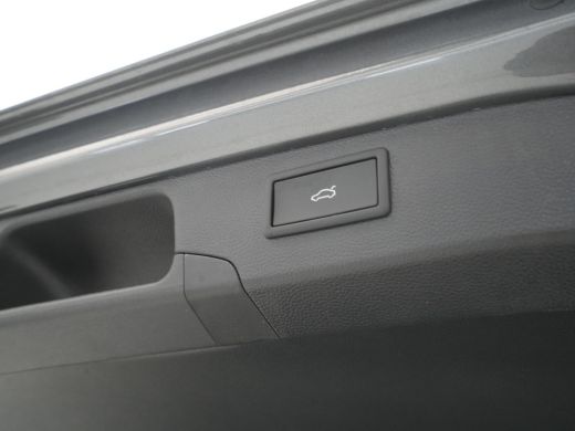 Volkswagen Passat Variant 1.5 eTSI 150pk R-Line Business Panorama Trekhaak Camera Side Assist 227 ActivLease financial lease