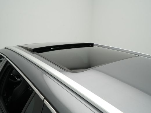 Volkswagen Passat Variant 1.5 eTSI 150pk R-Line Business Panorama Trekhaak Camera Side Assist 227 ActivLease financial lease