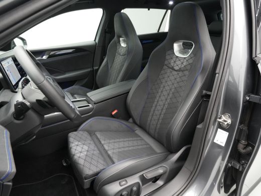 Volkswagen Passat Variant 1.5 eTSI 150pk R-Line Business Panorama Trekhaak Camera Side Assist ActivLease financial lease
