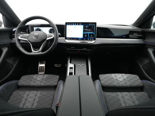 Volkswagen Passat Variant 1.5 eTSI 150pk R-Line Business Panorama Trekhaak Camera Side Assist 227 ActivLease financial lease