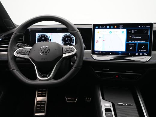 Volkswagen Passat Variant 1.5 eTSI 150pk R-Line Business Panorama Trekhaak Camera Side Assist 227 ActivLease financial lease