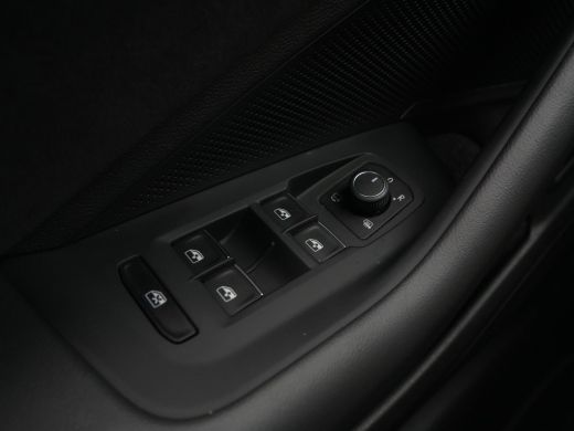 Volkswagen Passat Variant 1.5 eTSI 150pk R-Line Business Panorama Trekhaak Camera Side Assist 227 ActivLease financial lease