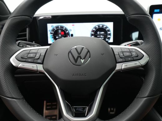 Volkswagen Passat Variant 1.5 eTSI 150pk R-Line Business Panorama Trekhaak Camera Side Assist ActivLease financial lease