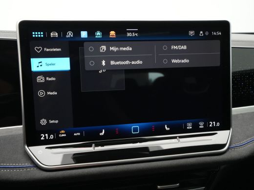 Volkswagen Passat Variant 1.5 eTSI 150pk R-Line Business Panorama Trekhaak Camera Side Assist ActivLease financial lease