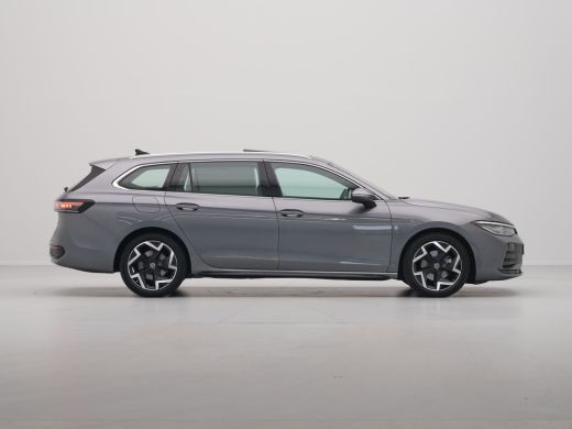 Volkswagen Passat Variant 1.5 eTSI 150pk R-Line Business Panorama Trekhaak Camera Side Assist ActivLease financial lease