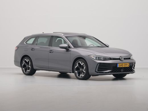 Volkswagen Passat Variant 1.5 eTSI 150pk R-Line Business Panorama Trekhaak Camera Side Assist ActivLease financial lease