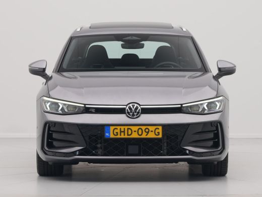 Volkswagen Passat Variant 1.5 eTSI 150pk R-Line Business Panorama Trekhaak Camera Side Assist ActivLease financial lease