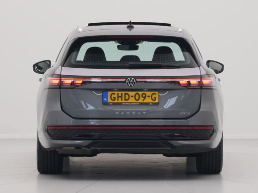 Volkswagen Passat Variant 1.5 eTSI 150pk R-Line Business Panorama Trekhaak Camera Side Assist ActivLease financial lease