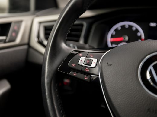 Volkswagen Polo 1.0 TSI Sportline Automaat (APPLE CARPLAY, PARKEERSENSOREN, LM VELGEN, GETINT GLAS, SPORTSTOELEN,... ActivLease financial lease