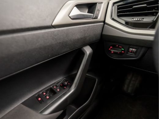 Volkswagen Polo 1.0 TSI Sportline Automaat (APPLE CARPLAY, PARKEERSENSOREN, LM VELGEN, GETINT GLAS, SPORTSTOELEN,... ActivLease financial lease