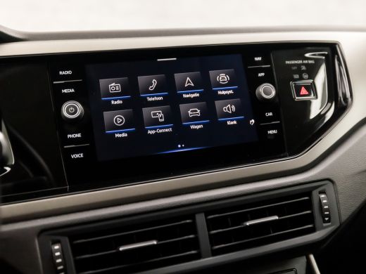 Volkswagen Polo 1.0 TSI Sportline Automaat (APPLE CARPLAY, PARKEERSENSOREN, LM VELGEN, GETINT GLAS, SPORTSTOELEN,... ActivLease financial lease