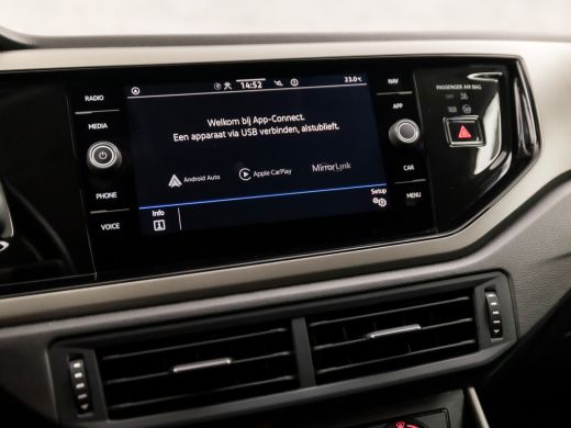 Volkswagen Polo 1.0 TSI Sportline Automaat (APPLE CARPLAY, PARKEERSENSOREN, LM VELGEN, GETINT GLAS, SPORTSTOELEN,... ActivLease financial lease