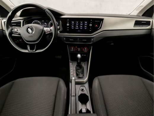 Volkswagen Polo 1.0 TSI Sportline Automaat (APPLE CARPLAY, PARKEERSENSOREN, LM VELGEN, GETINT GLAS, SPORTSTOELEN,... ActivLease financial lease
