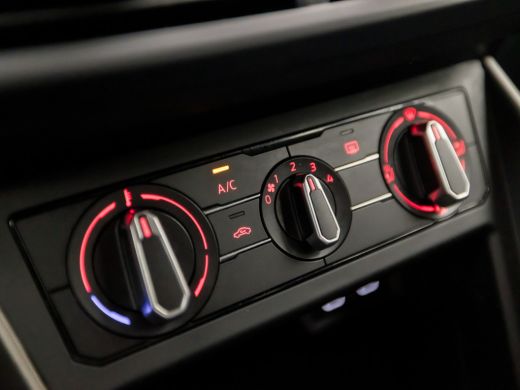 Volkswagen Polo 1.0 TSI Sportline Automaat (APPLE CARPLAY, PARKEERSENSOREN, LM VELGEN, GETINT GLAS, SPORTSTOELEN,... ActivLease financial lease