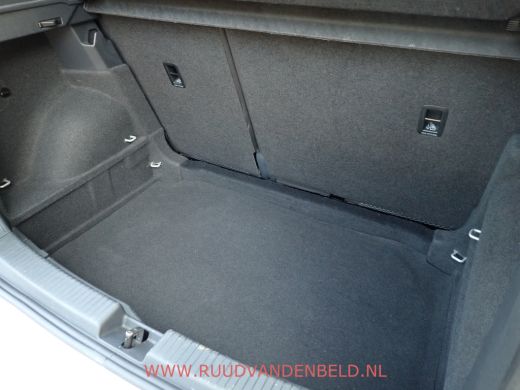 Volkswagen T-Cross 1.0 TSI CARPLAY/AIRCO/PDC-V+A/STOELVERWARMING ActivLease financial lease