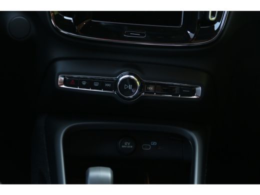 Volvo  EX40 185 kW Single Motor Extended Range RWD Ultra Black Edition | Panoramadak | Harman/Kardon | 360 Ca... ActivLease financial lease
