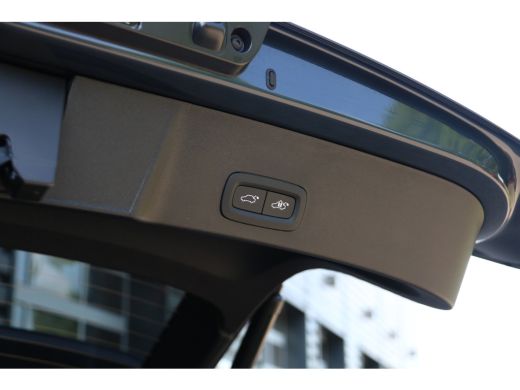 Volvo  EX40 185 kW Single Motor Extended Range RWD Ultra Black Edition | Panoramadak | Harman/Kardon | 360 Ca... ActivLease financial lease