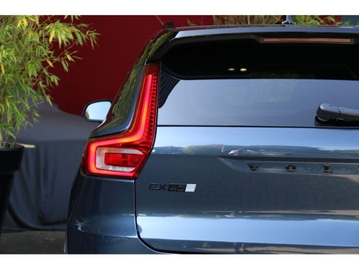 Volvo  EX40 185 kW Single Motor Extended Range RWD Ultra Black Edition | Panoramadak | Harman/Kardon | 360 Ca... ActivLease financial lease