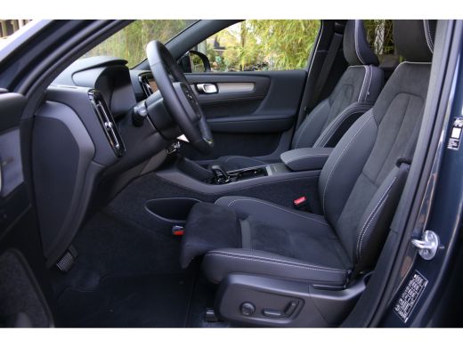 Volvo  EX40 185 kW Single Motor Extended Range RWD Ultra Black Edition | Panoramadak | Harman/Kardon | 360 Ca... ActivLease financial lease