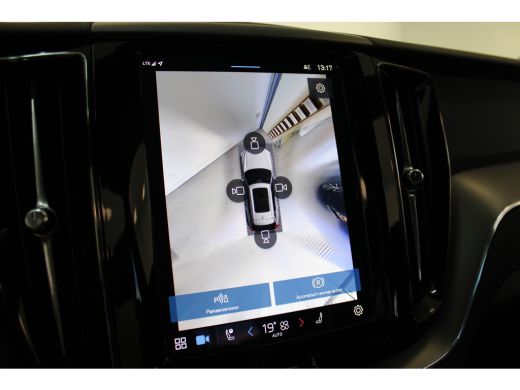 Volvo  XC60 T6 350PK AWD Plus Dark | Trekhaak | 21" | Sportstoelen | 360° camera |  Gelaagd glas rondom ActivLease financial lease