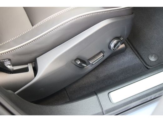 Volvo  XC60 T6 350PK AWD Plus Dark | Trekhaak | 21" | Sportstoelen | 360° camera |  Gelaagd glas rondom ActivLease financial lease