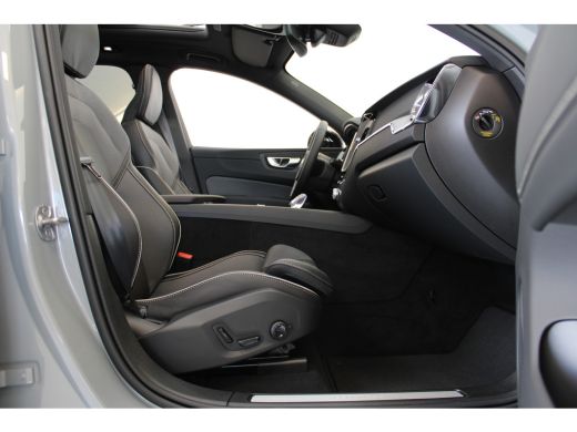 Volvo  XC60 T6 350PK AWD Plus Dark | Trekhaak | 21" | Sportstoelen | 360° camera |  Gelaagd glas rondom ActivLease financial lease