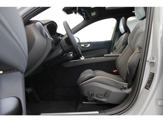 Volvo  XC60 T6 350PK AWD Plus Dark | Trekhaak | 21" | Sportstoelen | 360° camera |  Gelaagd glas rondom ActivLease financial lease