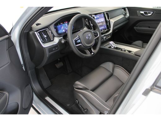 Volvo  XC60 T6 350PK AWD Plus Dark | Trekhaak | 21" | Sportstoelen | 360° camera |  Gelaagd glas rondom ActivLease financial lease