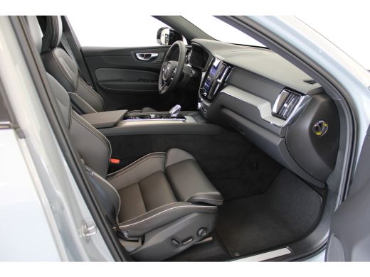 Volvo  XC60 T6 350PK AWD Plus Dark | Trekhaak | 21" | Sportstoelen | 360° camera |  Gelaagd glas rondom ActivLease financial lease