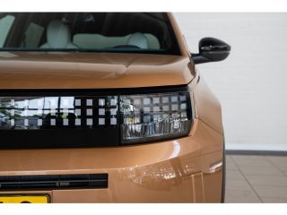 Fiat Panda La Prima 11 kW 44 kWh | Camera | Stoel & Stuurverwarming | Verwarmd voorraam | Navigatie | Parkee...