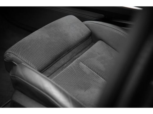 Audi e-tron 50 quattro 313pk Launch edition Black | Panoramadak | 20" | Parkeerhulp v+a | Optiekpakket zwart ... ActivLease financial lease