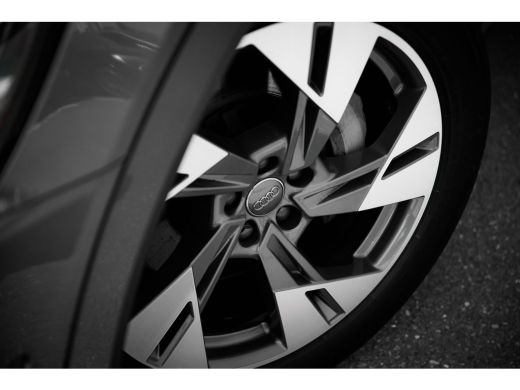 Audi e-tron 50 quattro 313pk Launch edition Black | Panoramadak | 20" | Parkeerhulp v+a | Optiekpakket zwart ... ActivLease financial lease