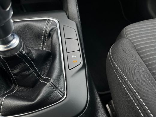 Ford Focus 1.0 EcoBoost Titanium X Business NL AUTO | TREKHAAK | CAMERA | PANO | ActivLease financial lease