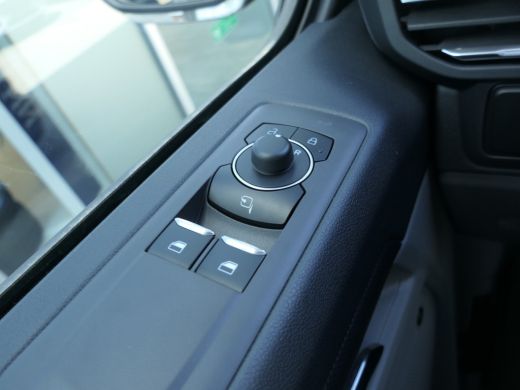 Ford Transit Custom 300 2.0 TDCI L2H1 150 pk Limited MANUAL ActivLease financial lease