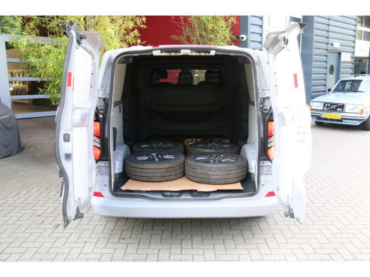 Ford Transit Custom 320 2.0 TDCI L2H1 Broekhuis Black Edition dubbele cabine Automaat 19" Lichtmetalen velgen | Spoil... ActivLease financial lease