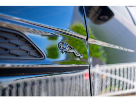 Jaguar F-PACE 2.0 P400e PHEV R-Dynamic Black Pano-ACC-Meridian-Trekhaak-22'' ActivLease financial lease