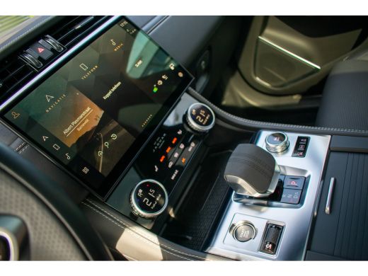 Jaguar F-PACE 2.0 P400e PHEV R-Dynamic Black Pano-ACC-Meridian-Trekhaak-22'' ActivLease financial lease