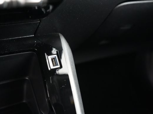 Peugeot 2008 1.2 PureTech Active Pack | Airco (automatisch) | Armsteun voor | Cruise control ActivLease financial lease