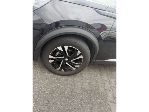Peugeot 2008 Allure 130pk!! | Carplay | Camera | Cruise | Airco | 17" Lichtmetaal | Leder/Stof | Achterlichten... ActivLease financial lease