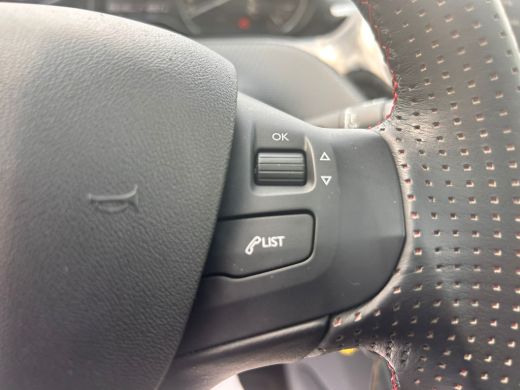 Peugeot 208 1.2 PureTech GT-Line ActivLease financial lease
