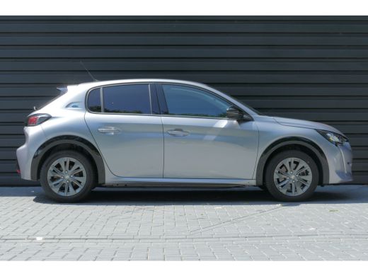 Peugeot e-208 EV 136PK 50KWH 5-DRS ALLURE PACK AUTOMAAT / NAVI / LED / PDC / 16"LMV / CAMERA / BLUETOOTH / CRUI... ActivLease financial lease