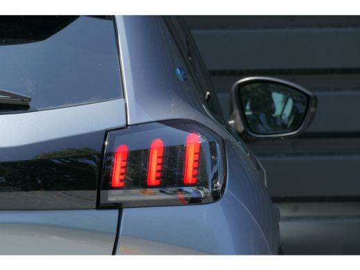 Peugeot e-208 EV 136PK 50KWH 5-DRS ALLURE PACK AUTOMAAT / NAVI / LED / PDC / 16"LMV / CAMERA / BLUETOOTH / CRUI... ActivLease financial lease
