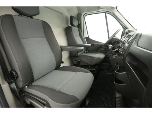 Renault Master T33 2.3 dCi L2H2 146PK Airco Camera Cruise Trekhaak Parkeersensoren Elektrpakket ActivLease financial lease